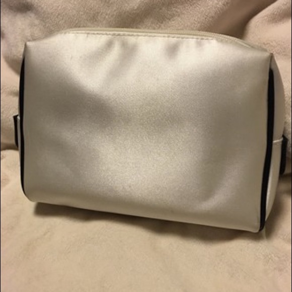 Chanel parfums nylon satin zippered bag ivory w/black RARE Vintage - Picture 5 of 6